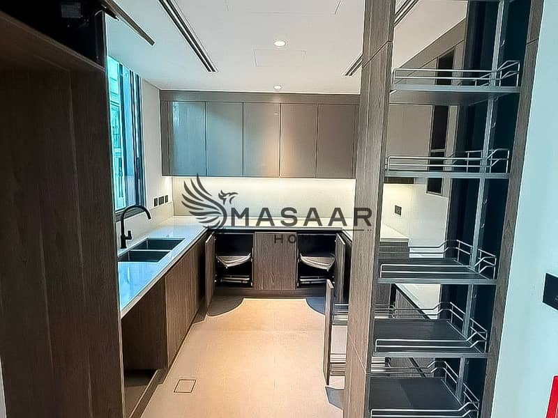 Vacant | Upgraded | Huge Plot | Prime Location - Image 6