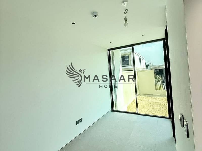 Vacant | Upgraded | Huge Plot | Prime Location - Image 14