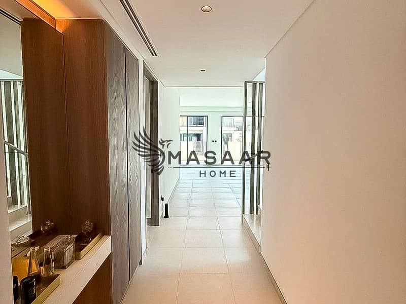 Vacant | Upgraded | Huge Plot | Prime Location - Image 15