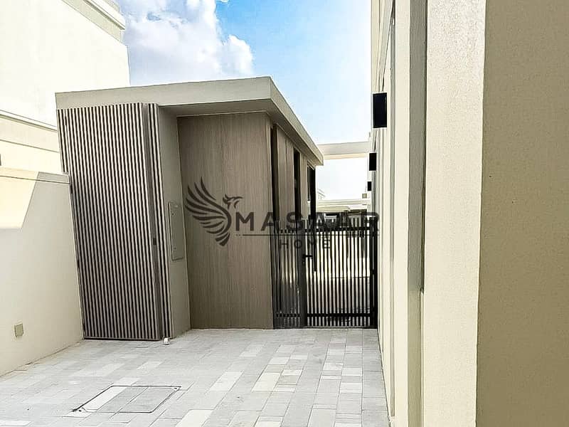 Vacant | Upgraded | Huge Plot | Prime Location - Image 16