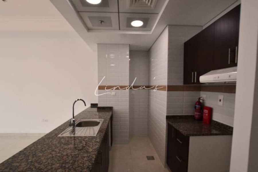 Amazing Canal View | Spacious Studio | Vacant - Image 9