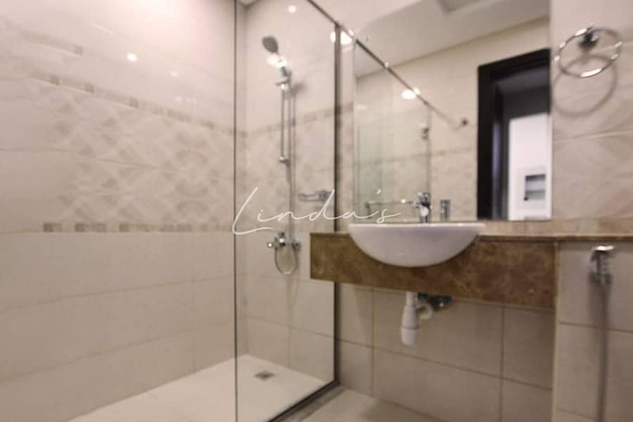 Amazing Canal View | Spacious Studio | Vacant - Image 10