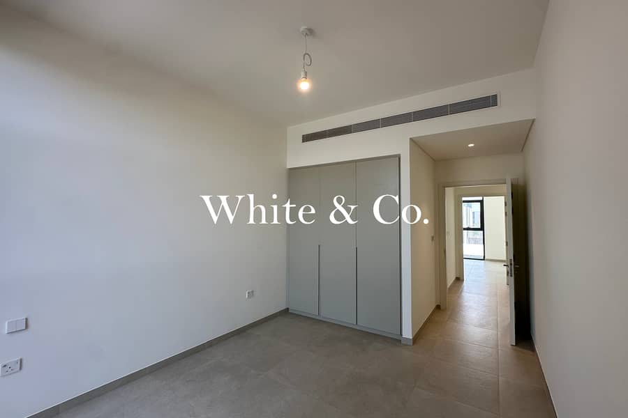 Prime Location | Vacant | Lagoon Views - Image 14