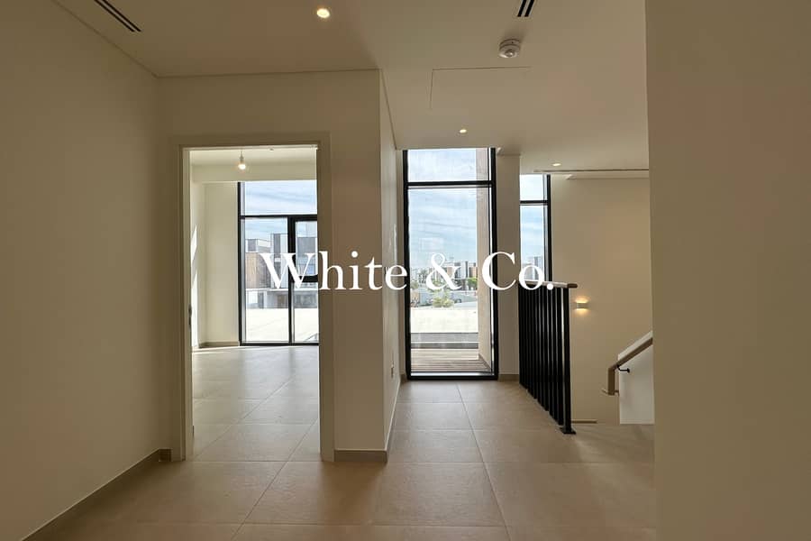 Prime Location | Vacant | Lagoon Views - Image 15