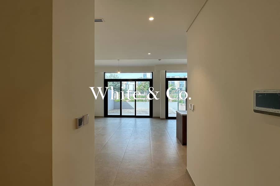Prime Location | Vacant | Lagoon Views - Image 16