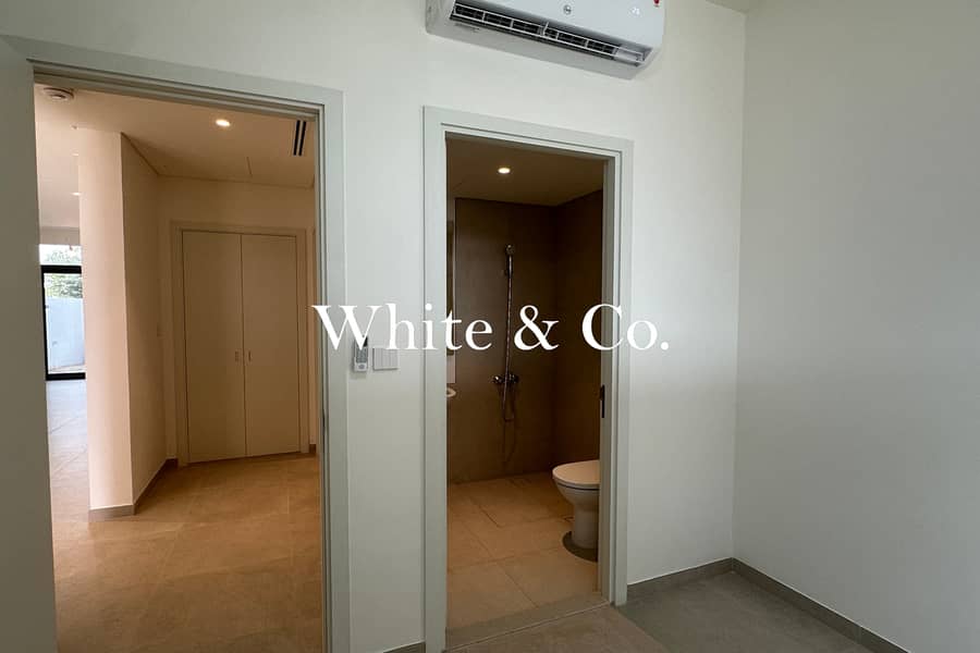 Prime Location | Vacant | Lagoon Views - Image 18