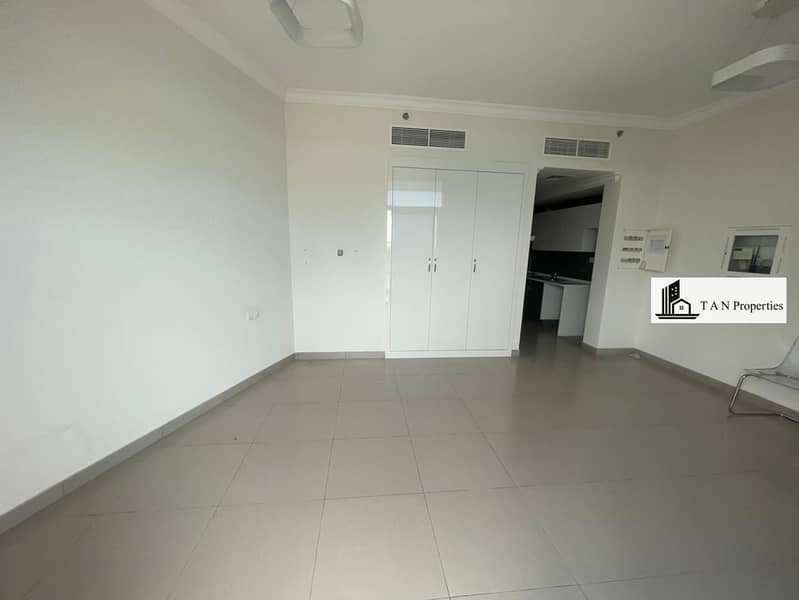 Spacious 1bhk with fitted stove and wardrobe/ luxury amenities