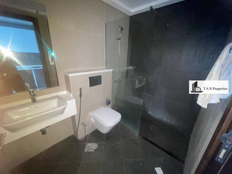 Spacious 1bhk with fitted stove and wardrobe/ luxury amenities