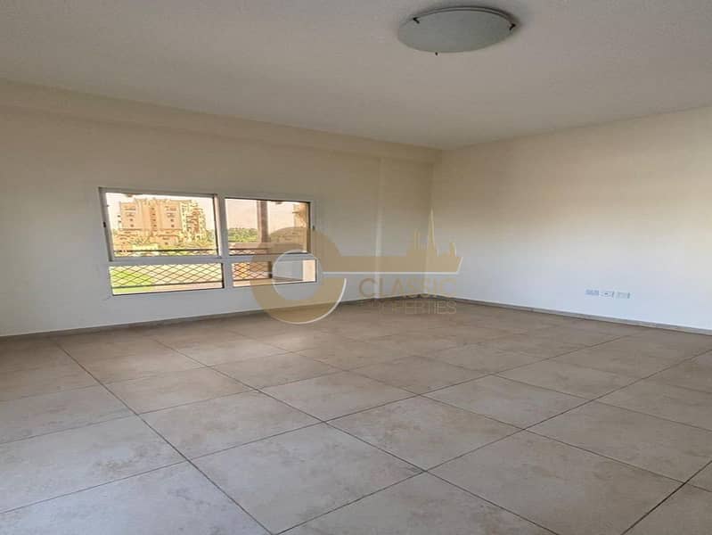 TERRACE UNIT I SPACIOUS LAYOUT I CLOSED KITCHEN