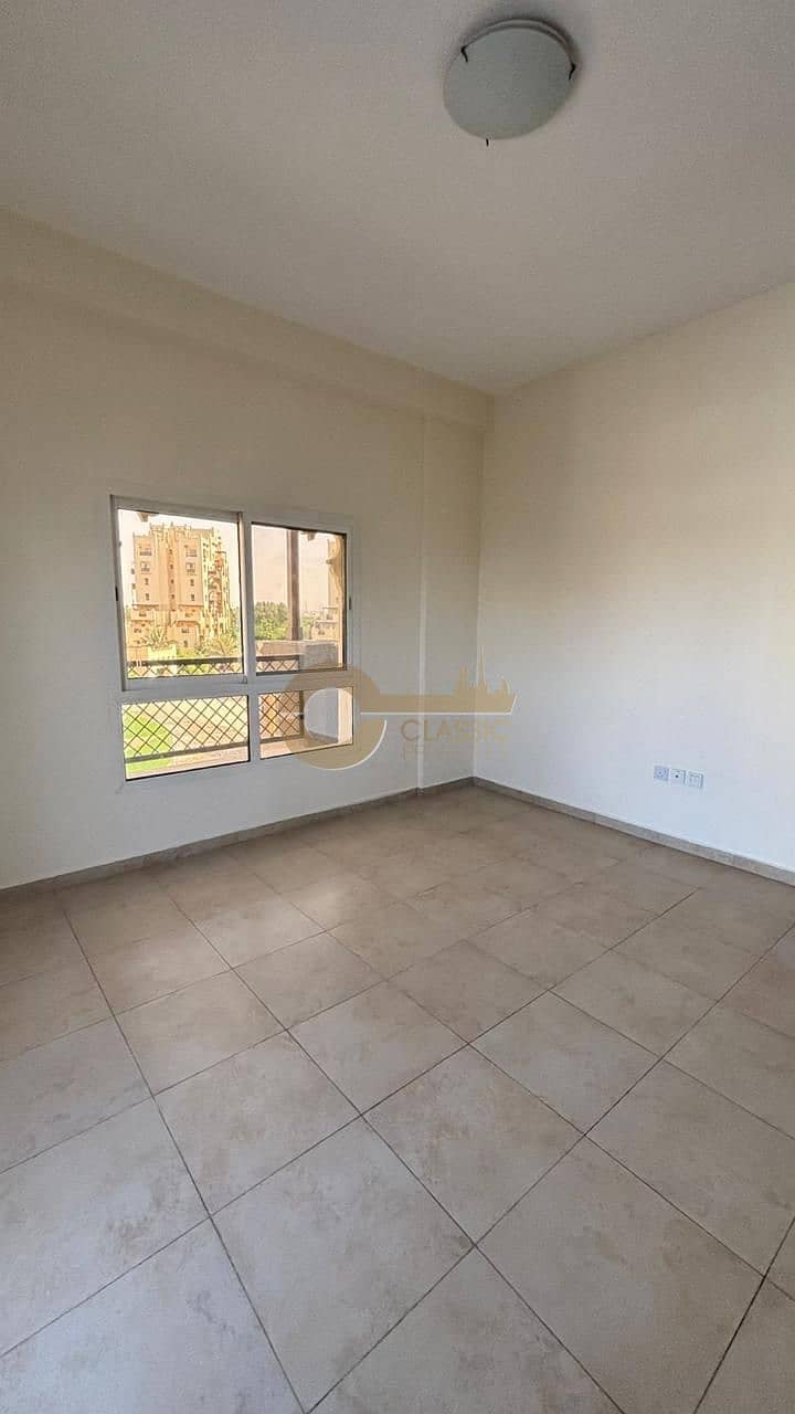 TERRACE UNIT I SPACIOUS LAYOUT I CLOSED KITCHEN - Image 6