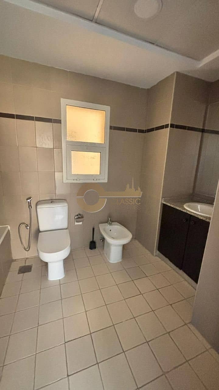 TERRACE UNIT I SPACIOUS LAYOUT I CLOSED KITCHEN - Image 8