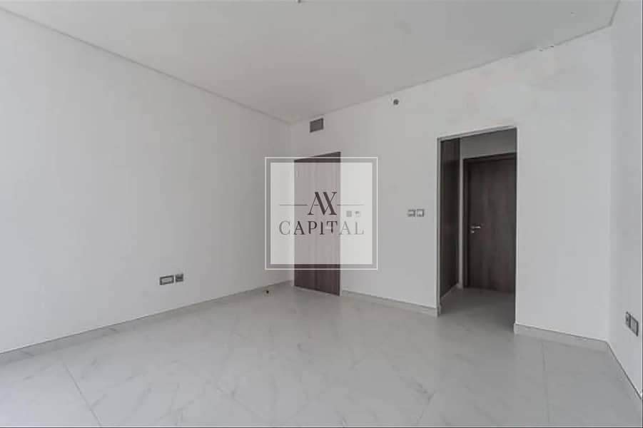 Spacious | Corner Unit | Lagoon View | Vacant