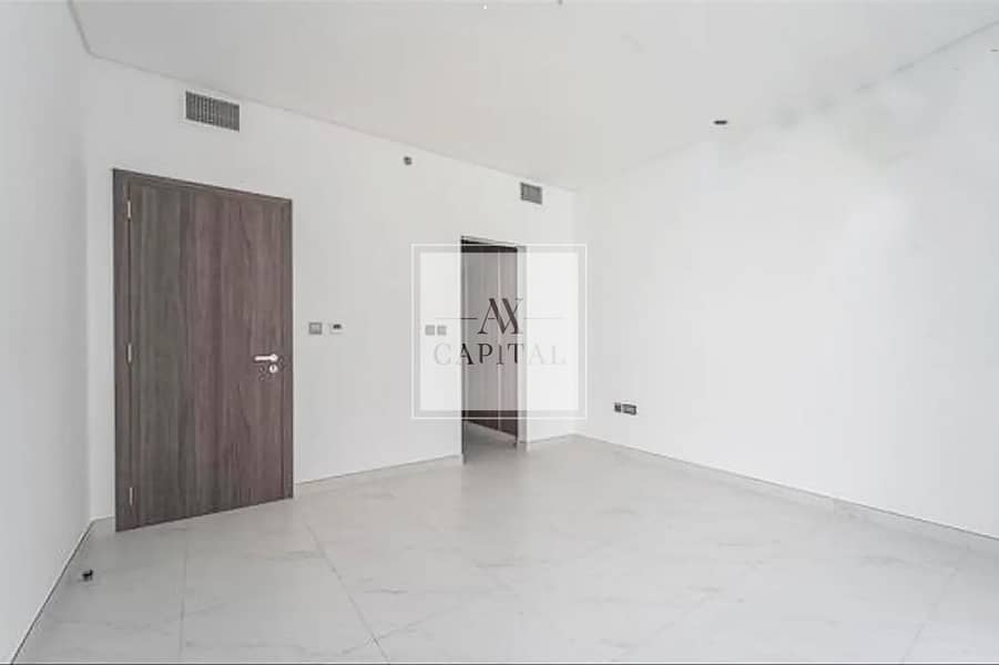 Spacious | Corner Unit | Lagoon View | Vacant - Image 7