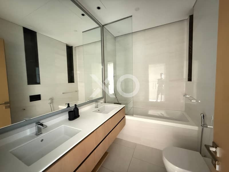 Maids room | Spacious | Burj View - Image 8