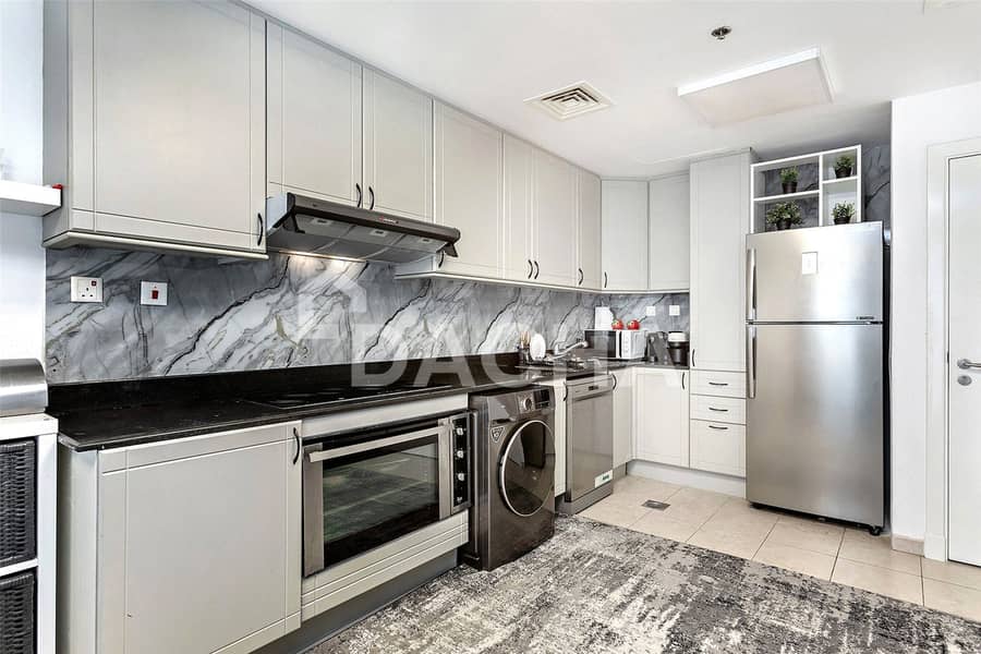 BEST PRICED Marina View Sea | High Floor | Vacant - Image 12