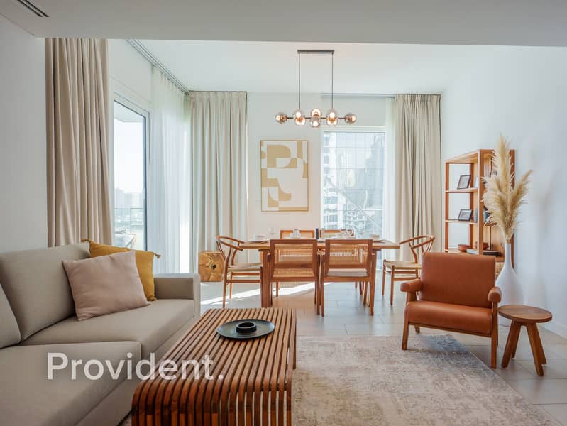 Elegant | 2-Br Apartment | Prime Coastal Living