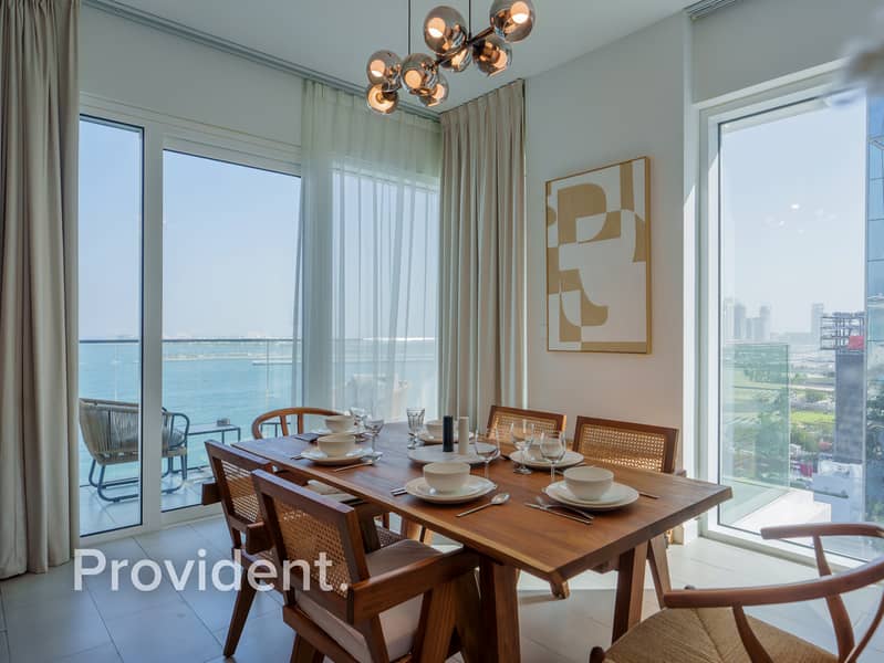 Elegant | 2-Br Apartment | Prime Coastal Living