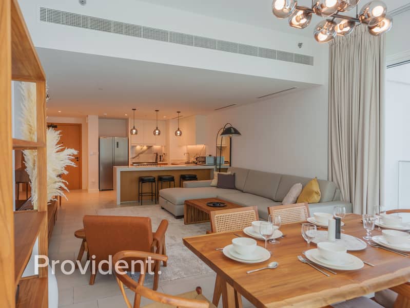 Elegant | 2-Br Apartment | Prime Coastal Living