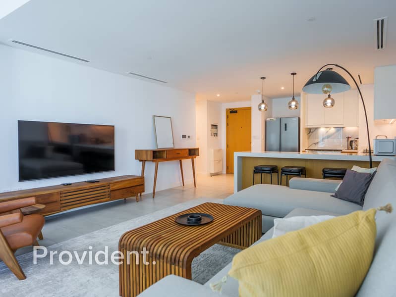 Elegant | 2-Br Apartment | Prime Coastal Living