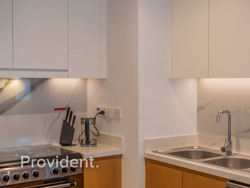 Elegant | 2-Br Apartment | Prime Coastal Living - Image 10