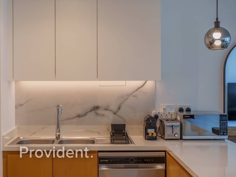 Elegant | 2-Br Apartment | Prime Coastal Living - Image 11