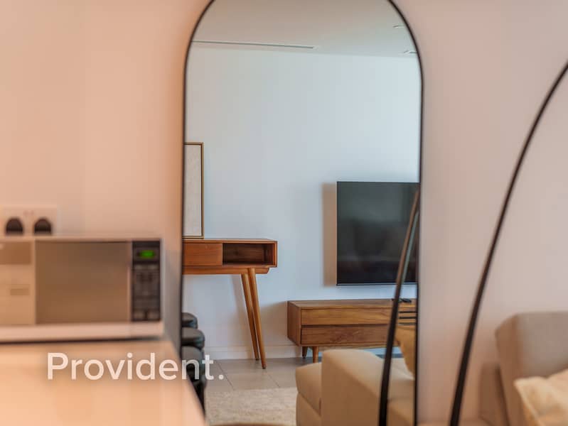 Elegant | 2-Br Apartment | Prime Coastal Living - Image 13