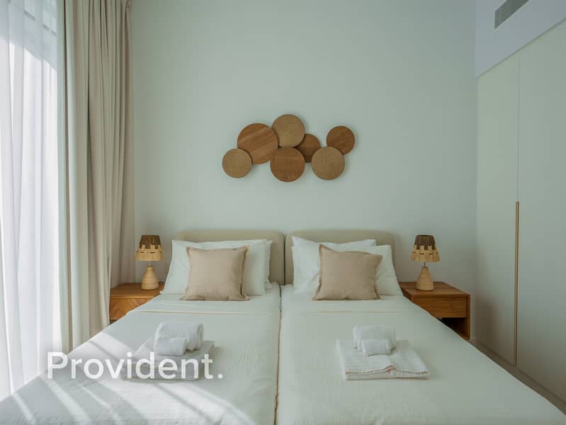 Elegant | 2-Br Apartment | Prime Coastal Living - Image 14