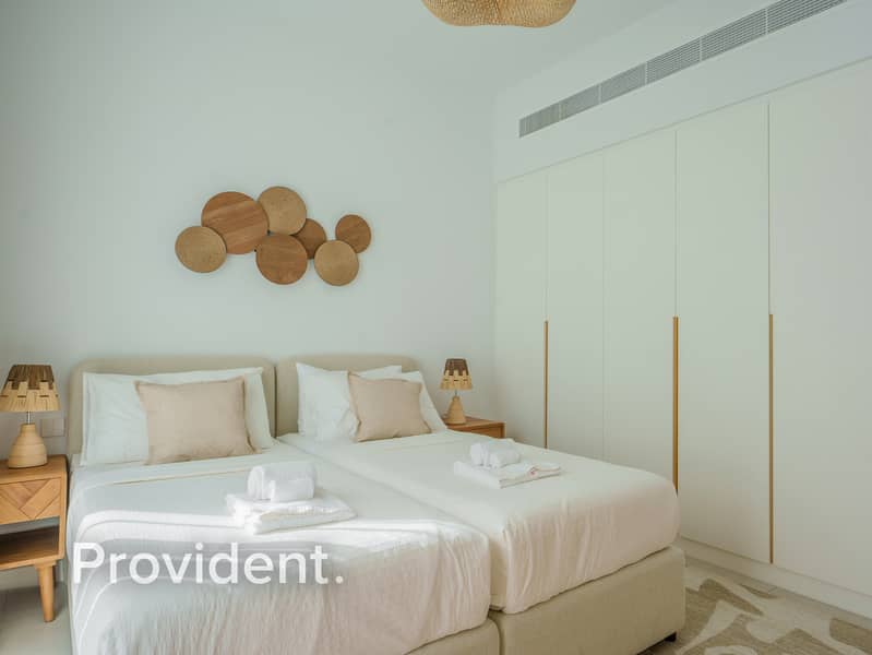 Elegant | 2-Br Apartment | Prime Coastal Living - Image 16