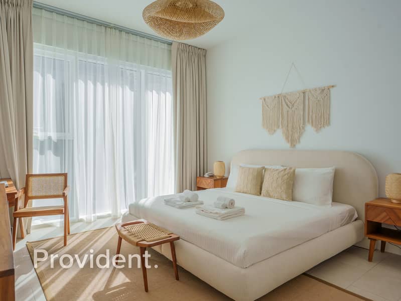 Elegant | 2-Br Apartment | Prime Coastal Living - Image 18