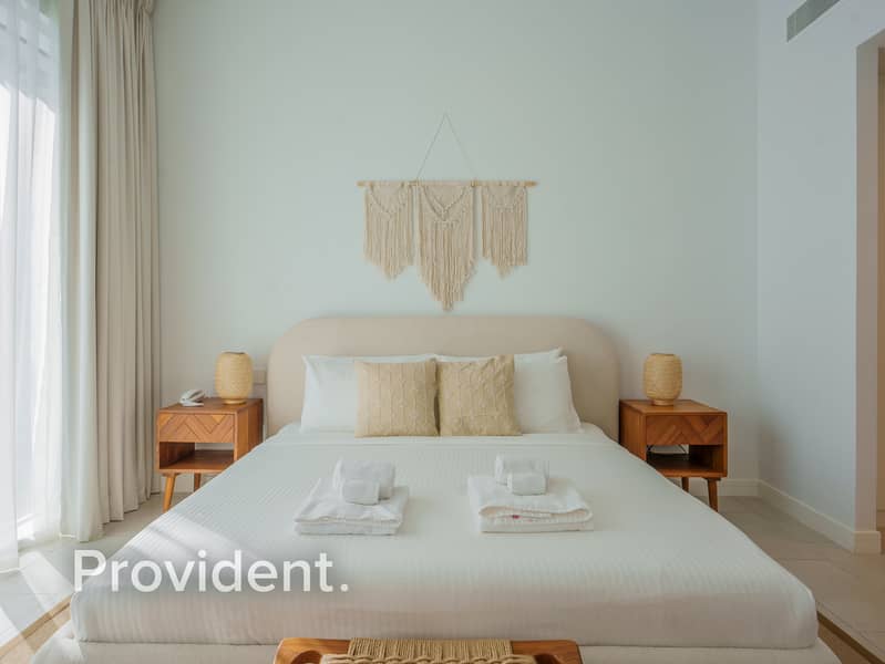 Elegant | 2-Br Apartment | Prime Coastal Living - Image 19