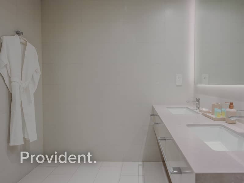 Elegant | 2-Br Apartment | Prime Coastal Living - Image 21