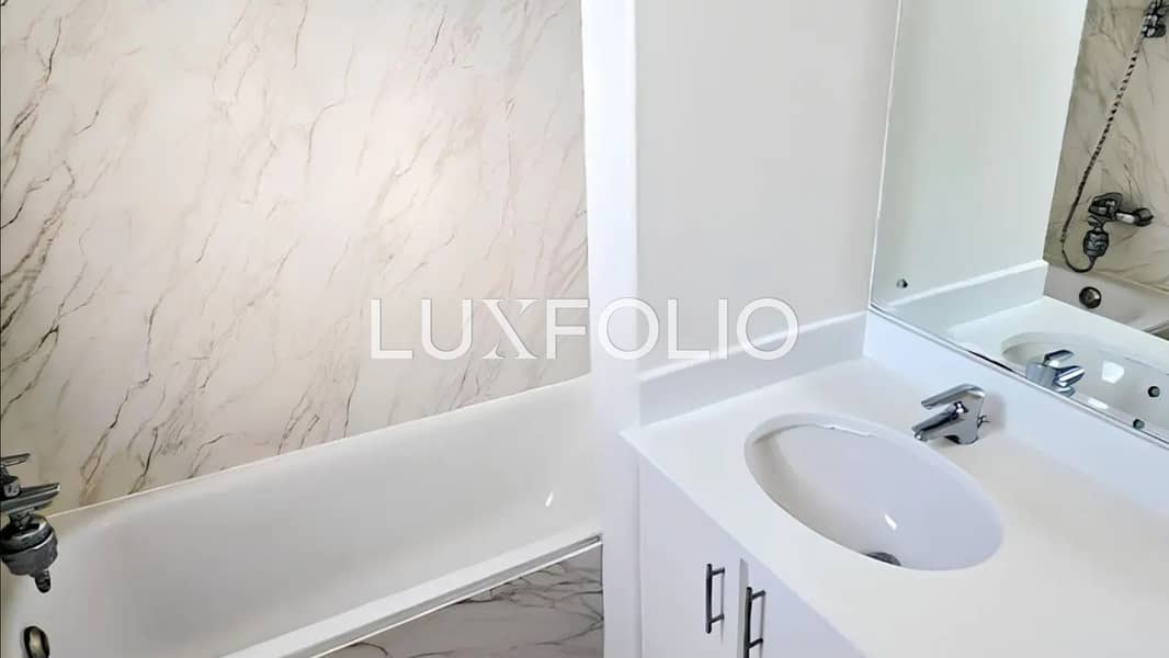 Un-furnished | Lake view | Private Pool - Image 9