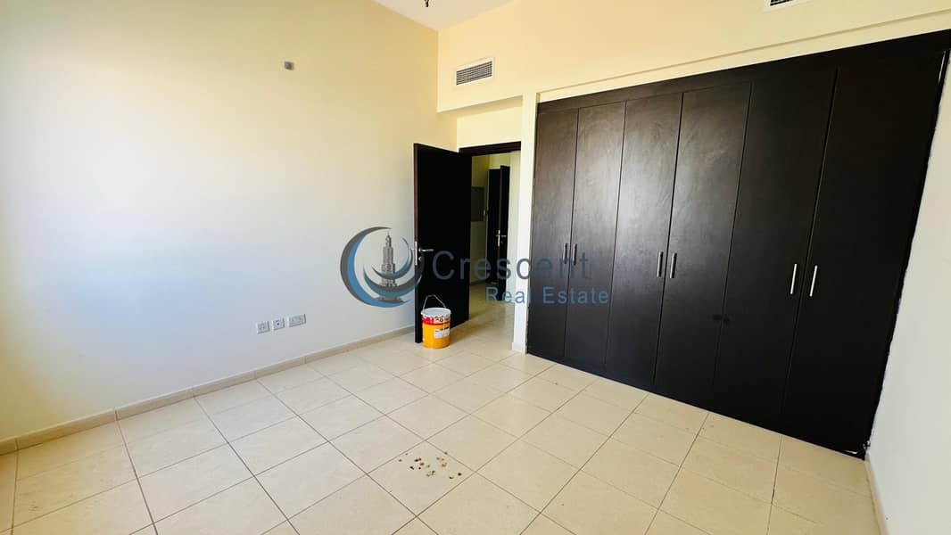 Spacious 1BR Apartment in Mazaya 23 | Liwan - Image 8