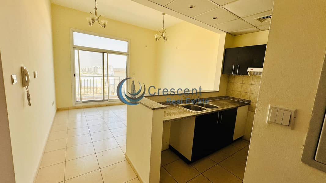 Spacious 1BR Apartment in Mazaya 23 | Liwan - Image 9