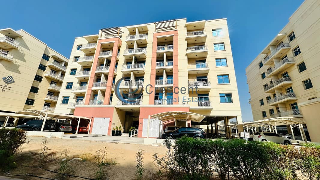 Spacious 1BR Apartment in Mazaya 23 | Liwan - Image 15