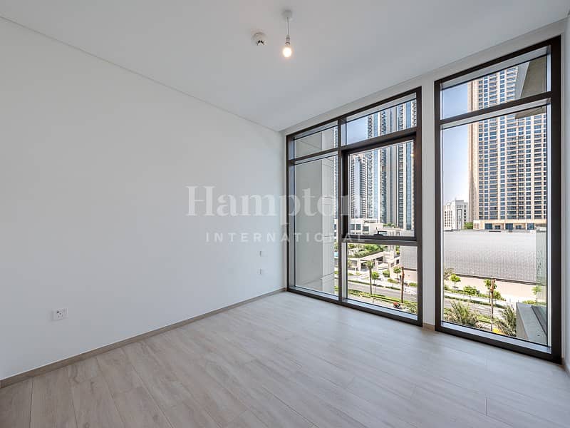 Unfurnished | Mid Floor | Community View