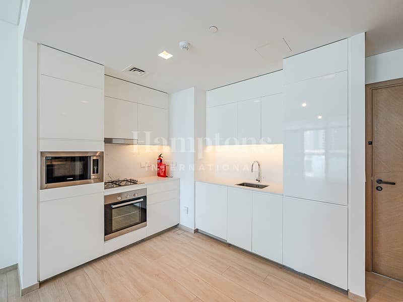 Unfurnished | Mid Floor | Community View