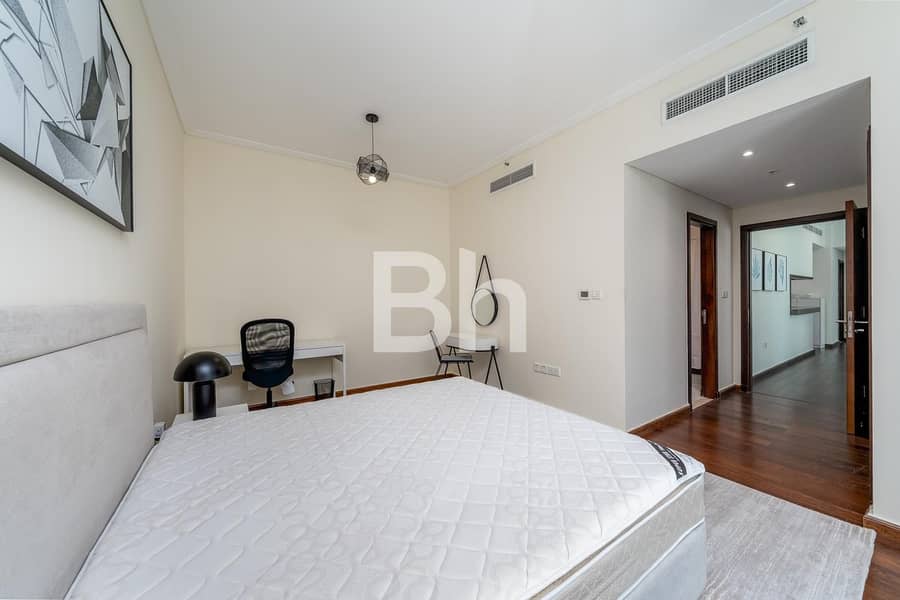 Vacant | Immaculate | Partial Sea and Marina View - Image 11