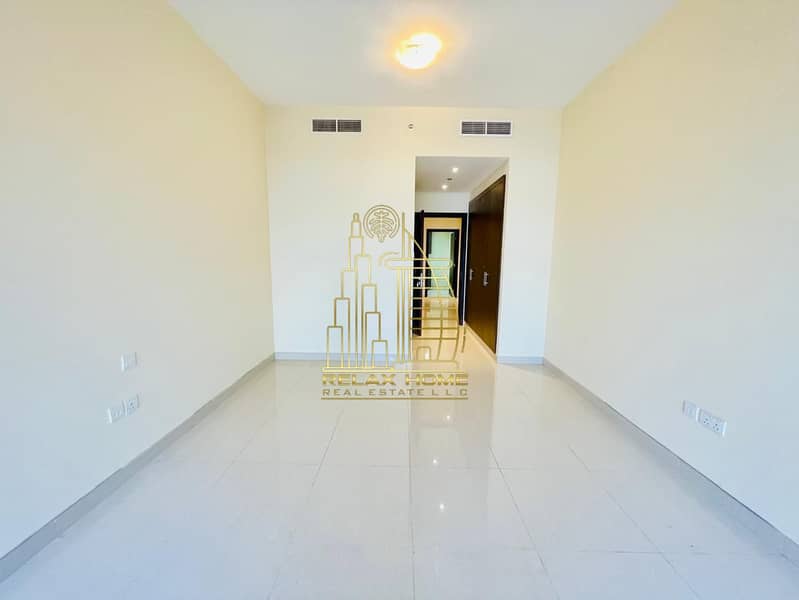 Luxurious 3BHK | Maid’s Room | SZR View | Near Metro Station