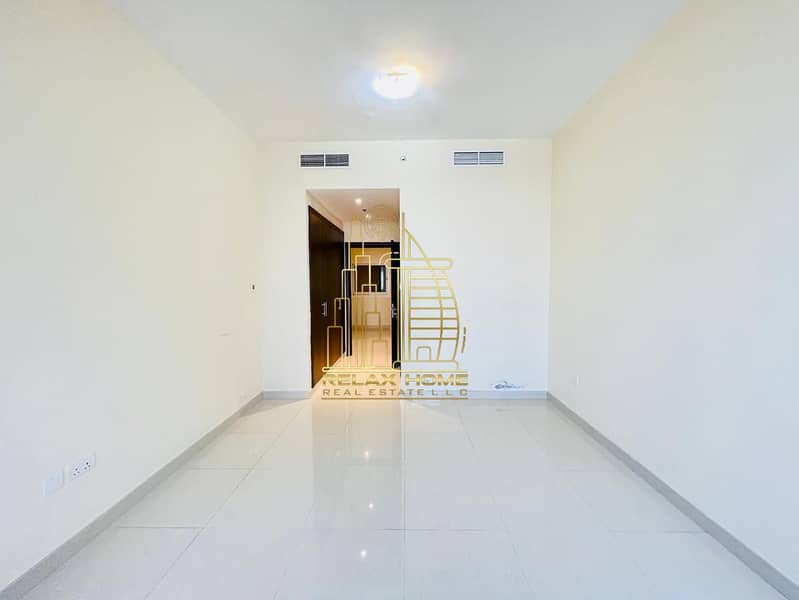 Luxurious 3BHK | Maid’s Room | SZR View | Near Metro Station