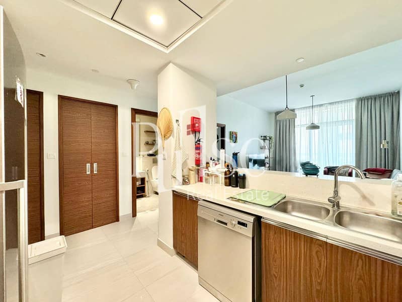 Fully Furnished 1BR | Community View - Image 7