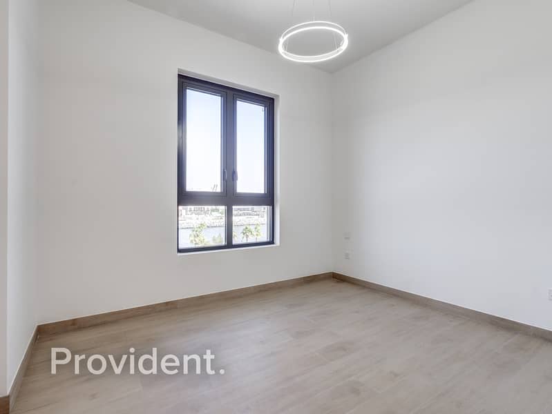 Sea View | Private Beach | Spacious | Waterfront - Image 9