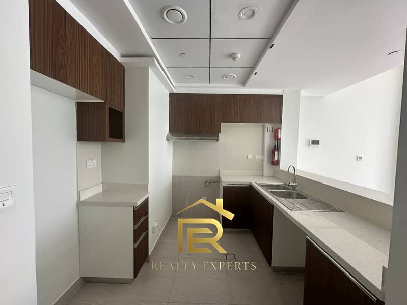 burj view amzing layout /next to metro /unfurnished /1bhk