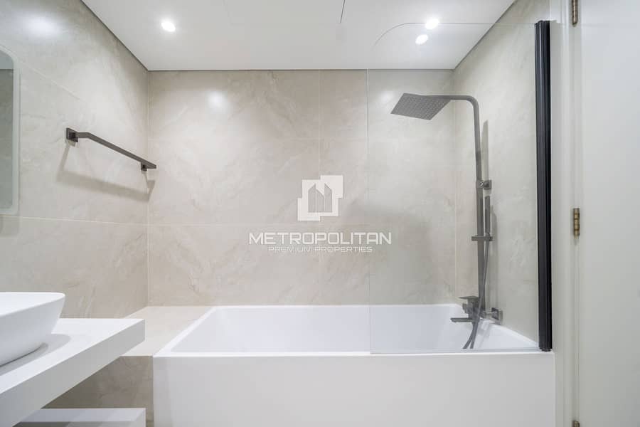 Fully Upgraded | Vacant | Marina and Sea View - Image 7