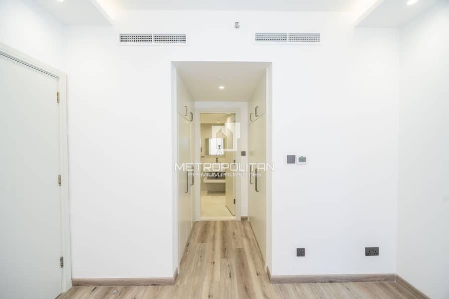 Fully Upgraded | Vacant | Marina and Sea View - Image 8