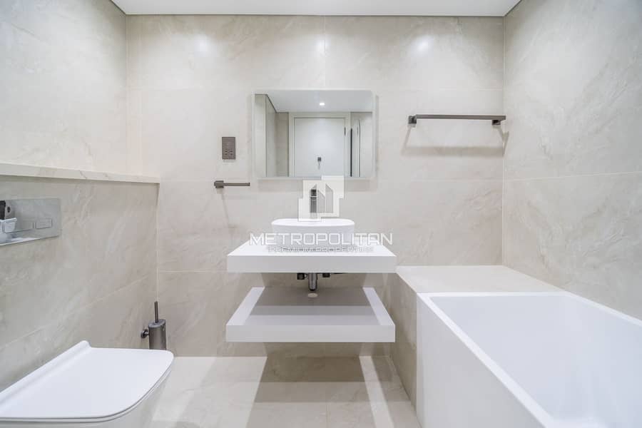 Fully Upgraded | Vacant | Marina and Sea View - Image 13