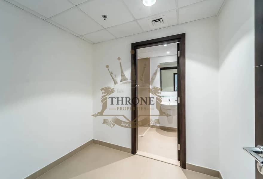 HIGH FLOOR | SKLYLINE AND CREEK VIEW | VACANT - Image 14