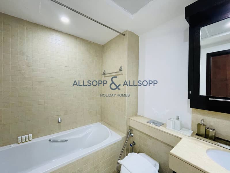 Full Burj Khalifa Fireworks View -2 BR in Downtown - Image 23