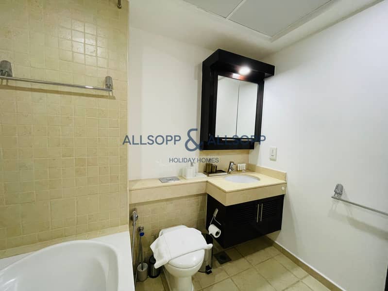 Full Burj Khalifa Fireworks View -2 BR in Downtown - Image 24