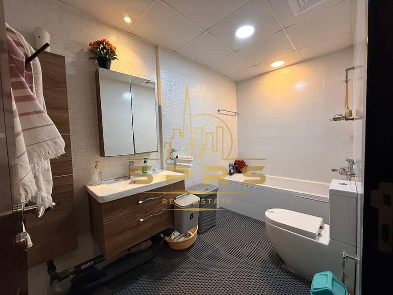 2 Parkings | Spacious | Bright Layout - Image 16